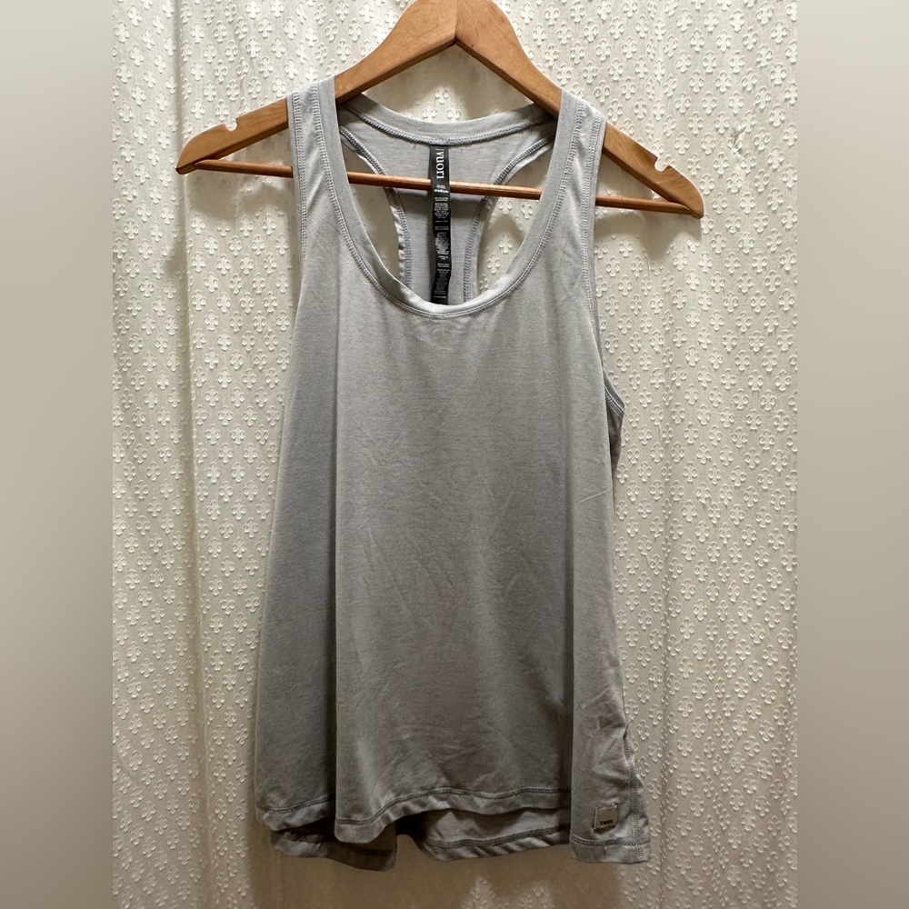 Vuori women’s grey tank top Size M